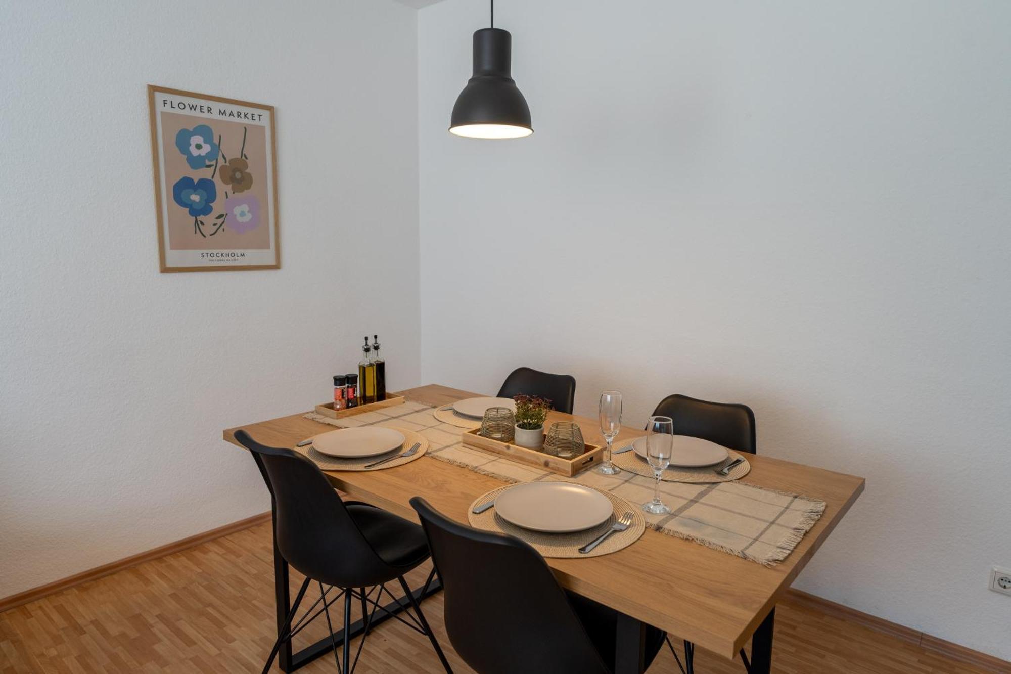Stadtkern - Kingsize - 24H Check In - Arbeitsplatz - Nespresso - Vollausgestattet Essen Exterior photo